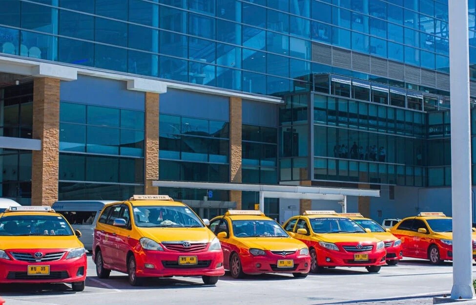 Smooth ride Phuket Airport opens doors to all ridehailing taxi
