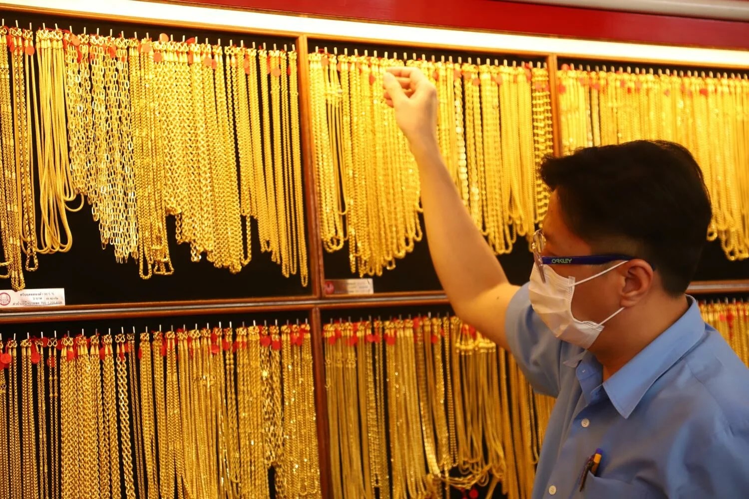 Gold prices hit record high in Thailand, predicted to climb further