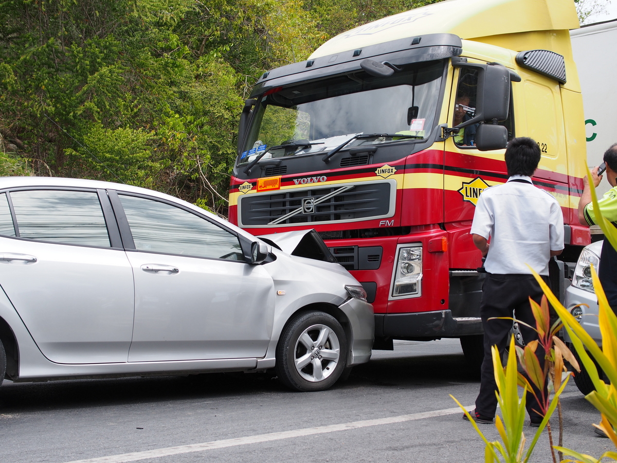 , his wife and 2 kids have a ucky escape in a head on with a truck