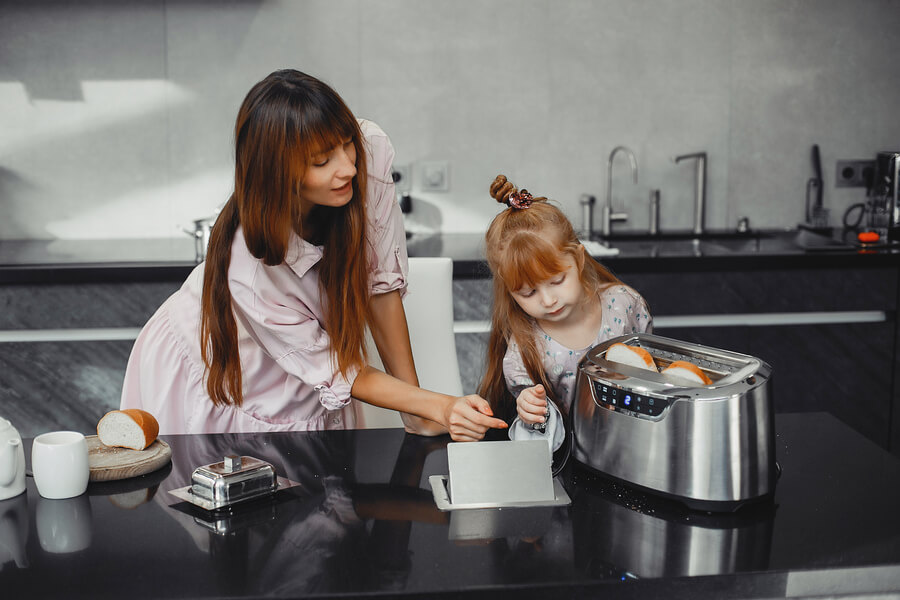 The Dangers of Putting a Knife in a Toaster [Explained] The Thin Kitchen