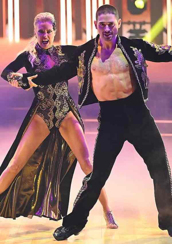 Dwts Season 34 Finale Date And Time Revealedwhat To Expect