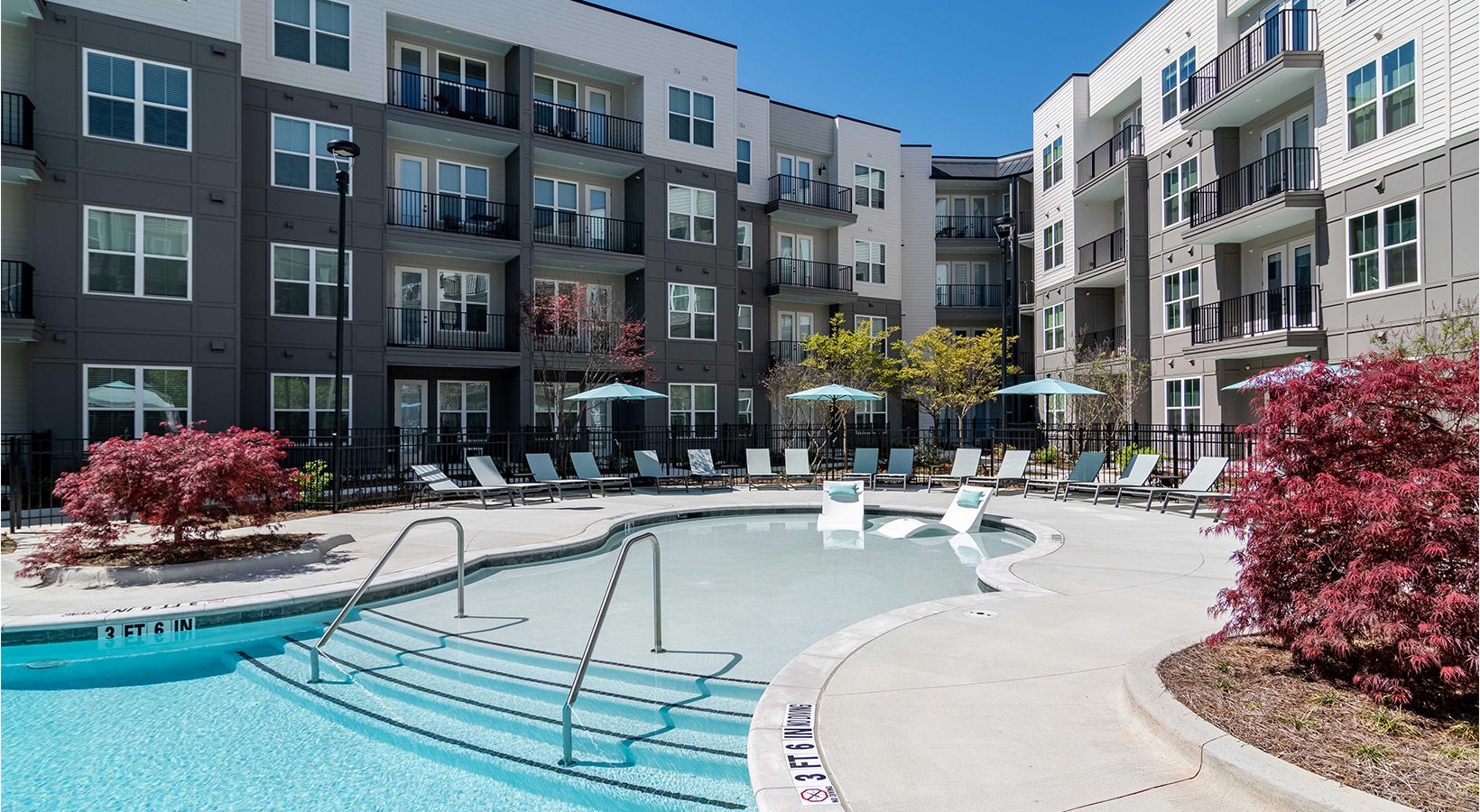 Apartment & Community Photos The Tomlin