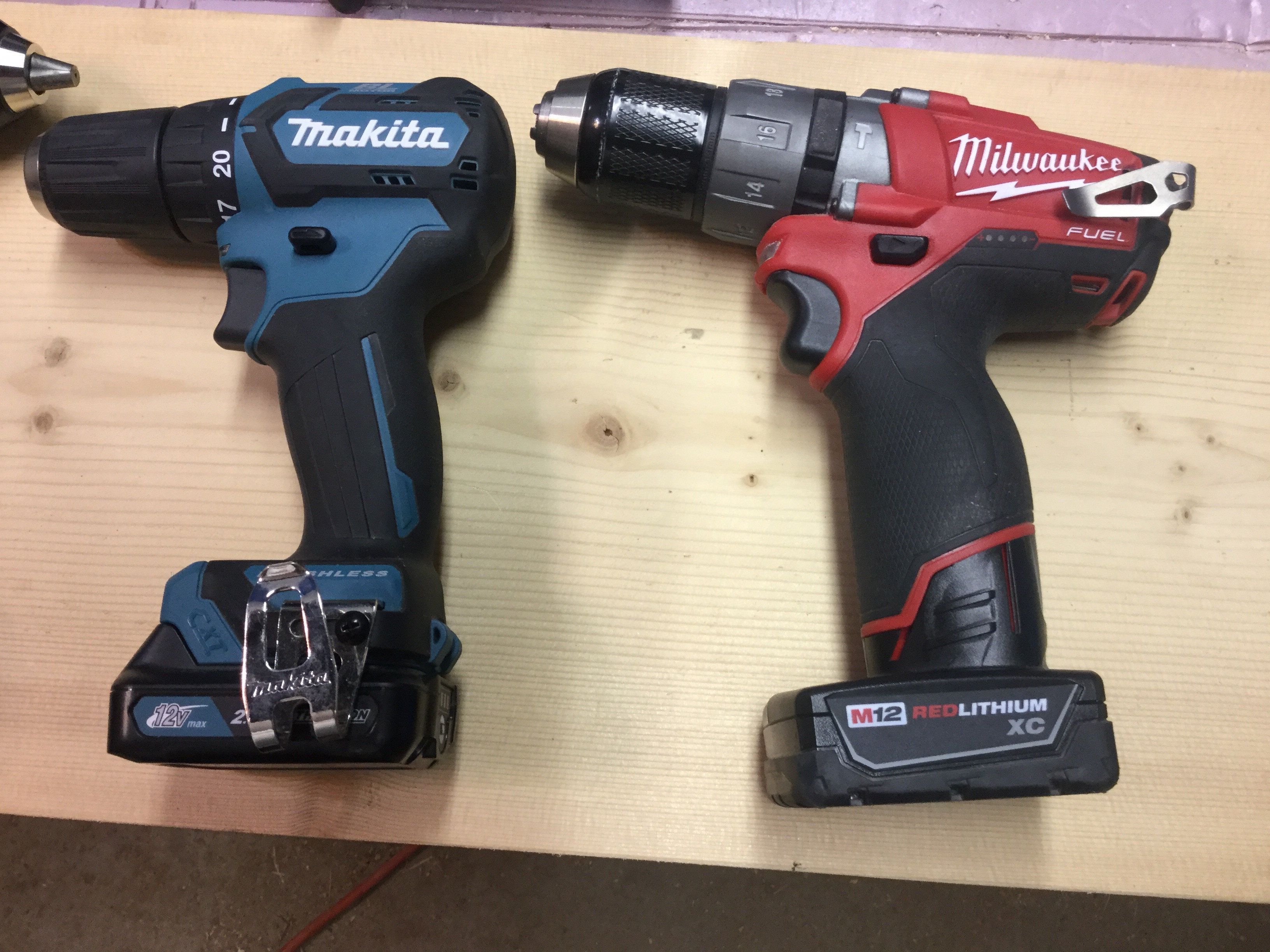 Makita FD07R1 12V MAX CXT LithiumIon Brushless Cordless DriverDrill