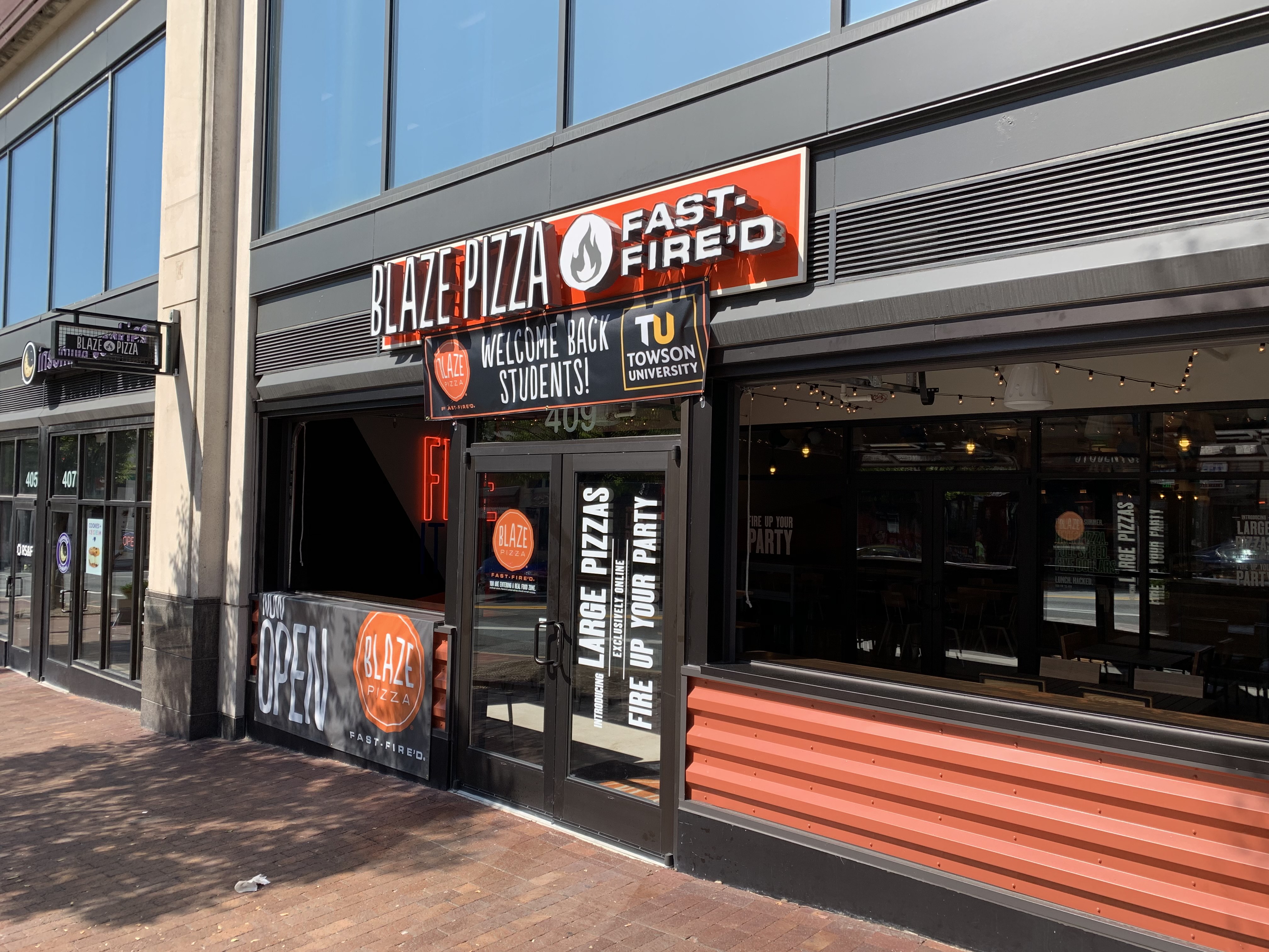New pizza joint caters to students; Uptown’s Blaze Pizza serves up