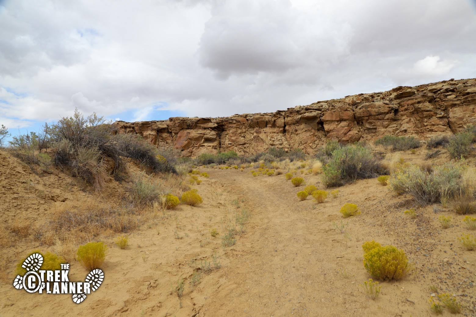 Peñasco Blanco Ruins and Supernova Pictograph Hike Chaco Culture
