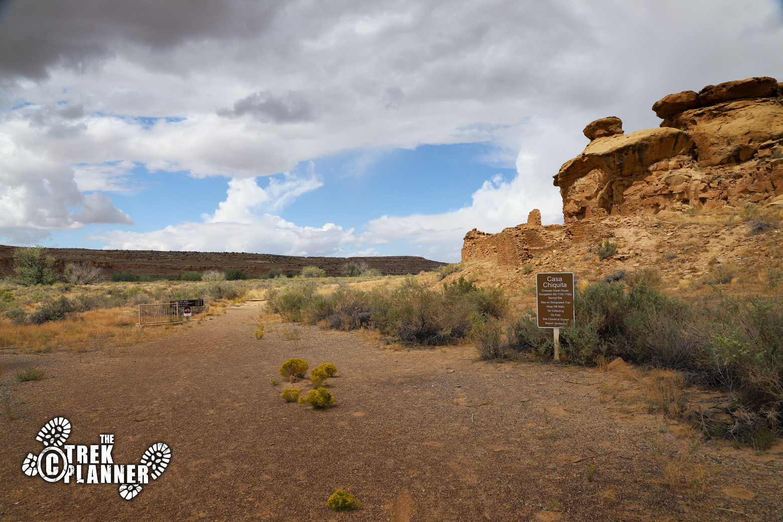 Peñasco Blanco Ruins and Supernova Pictograph Hike Chaco Culture