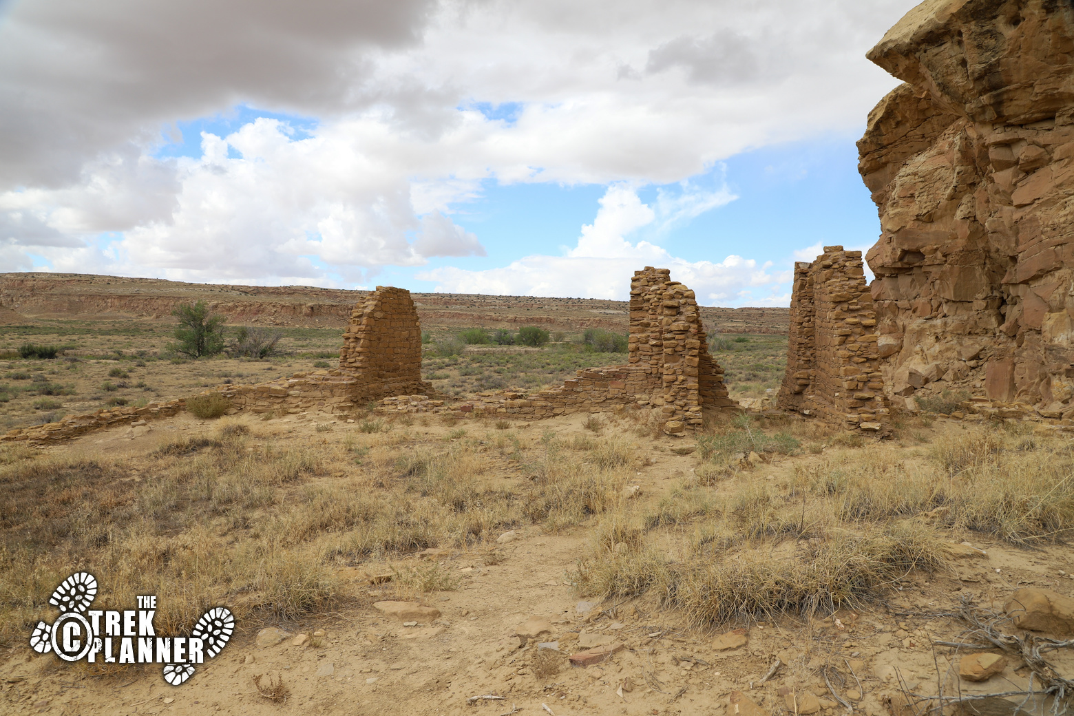 Peñasco Blanco Ruins and Supernova Pictograph Hike Chaco Culture National Historical Park, New