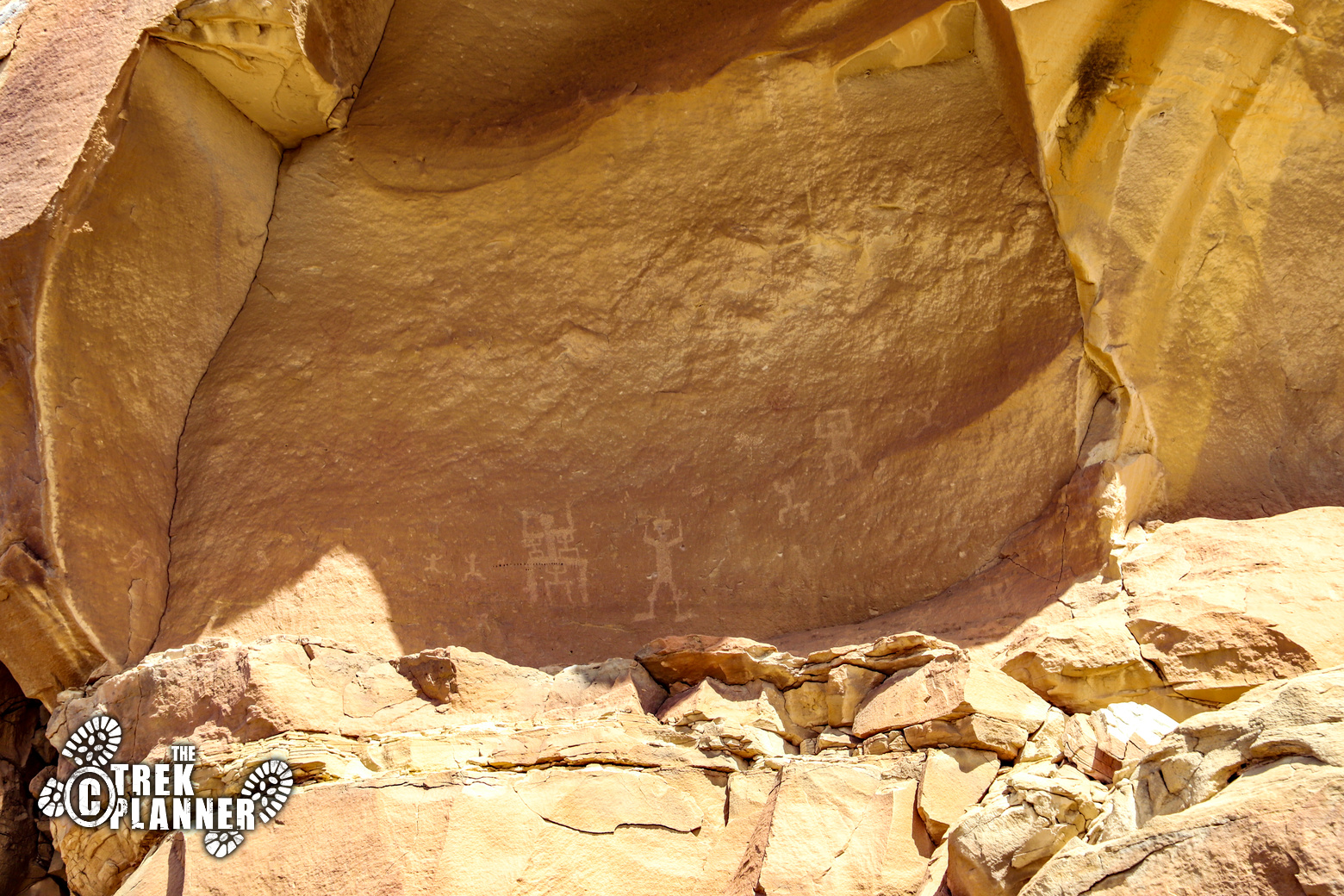 Peñasco Blanco Ruins and Supernova Pictograph Hike Chaco Culture