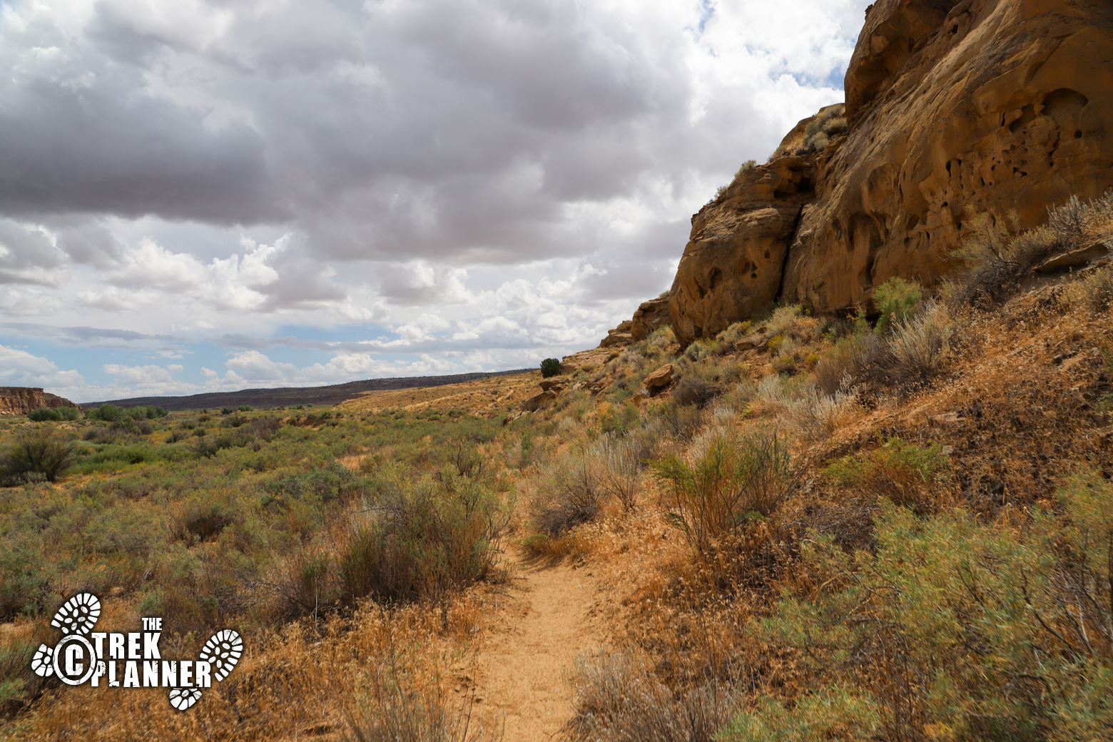 Peñasco Blanco Ruins and Supernova Pictograph Hike Chaco Culture