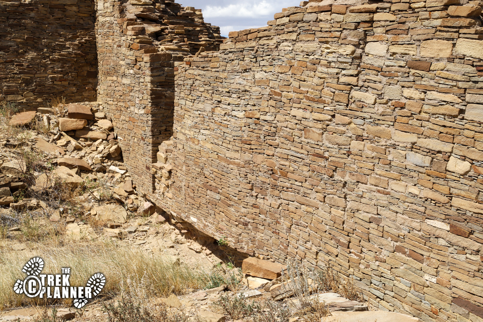 Peñasco Blanco Ruins and Supernova Pictograph Hike Chaco Culture