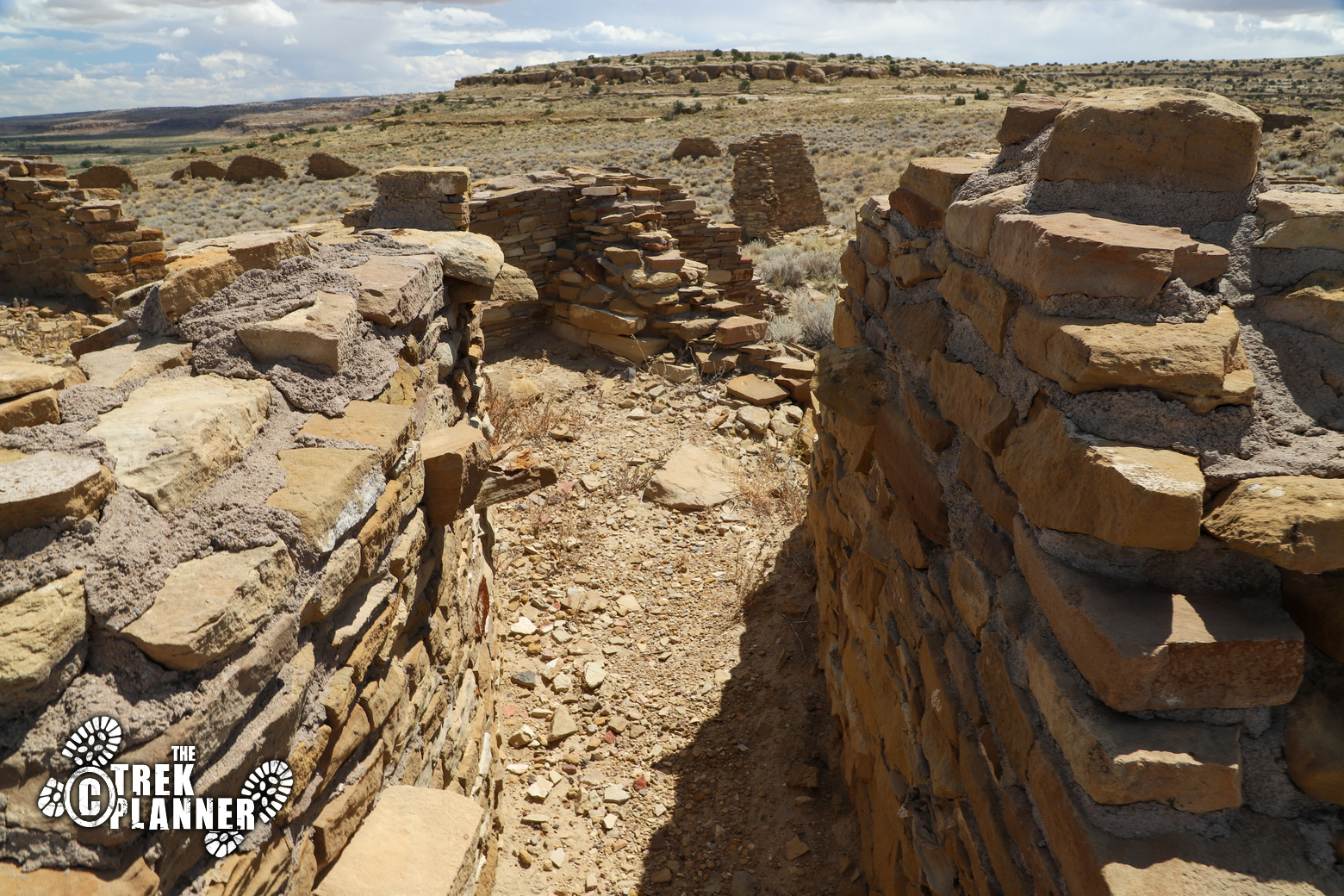 Peñasco Blanco Ruins and Supernova Pictograph Hike Chaco Culture
