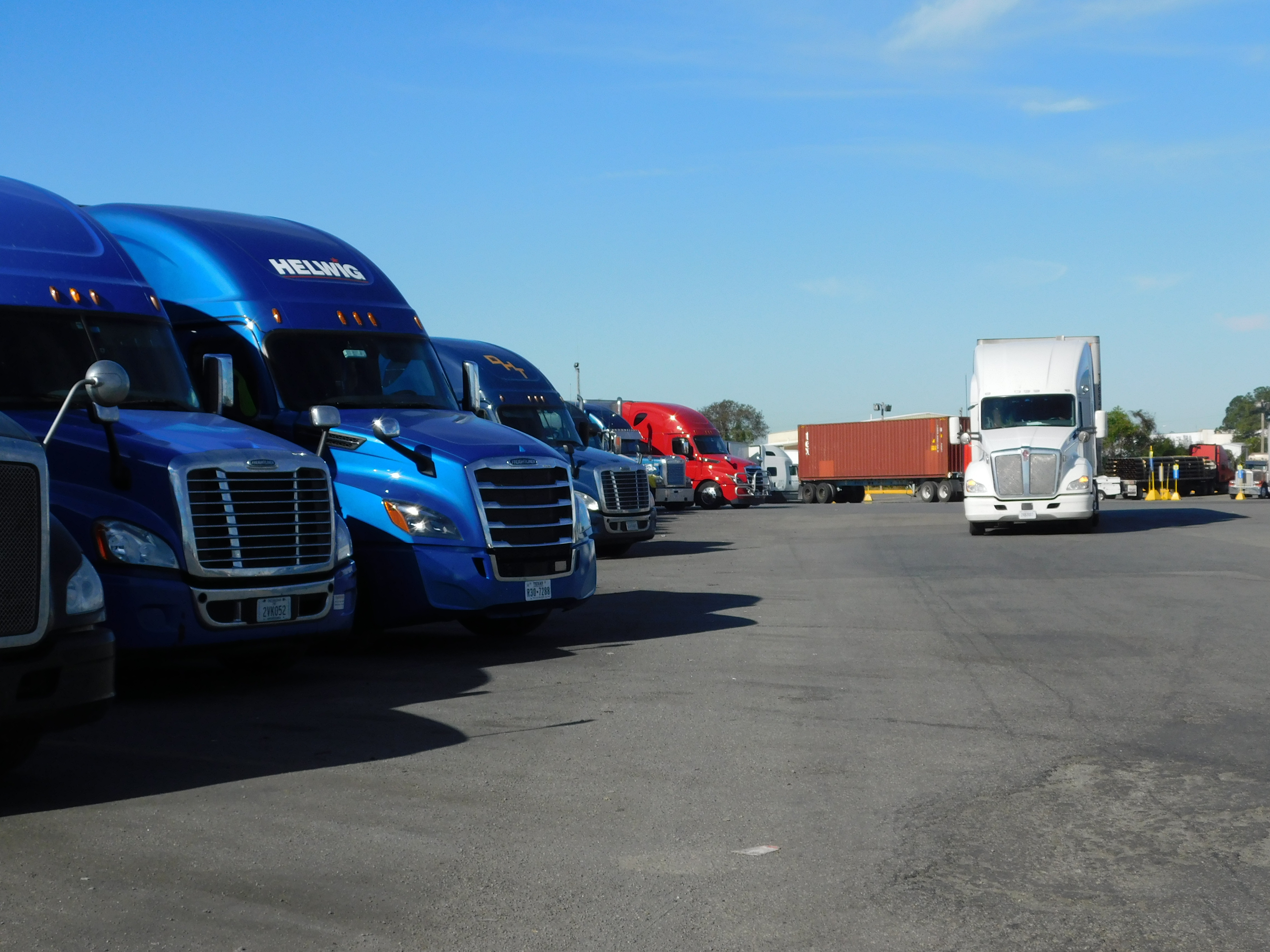 Truck Parking Near Me opens 2 overnight, monthly locations in Chicago