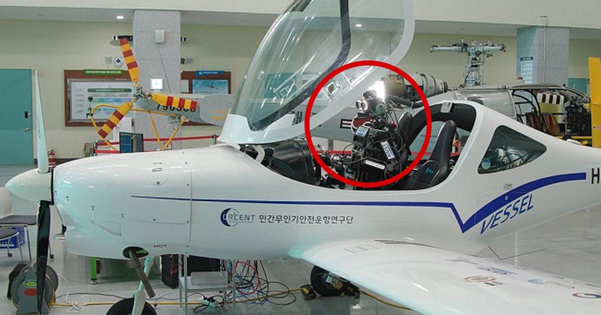 SCIENTISTS BUILD HUMANOID ROBOT THAT CAN PILOT A PLANE The Ugly Minute
