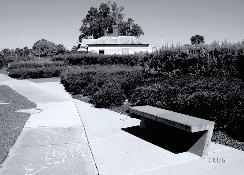 tUG _0101/RURAL/AMBULANCE/BAIRNSDALE_tUGFIELD/TIM/HALL/&/ASSOCIATES