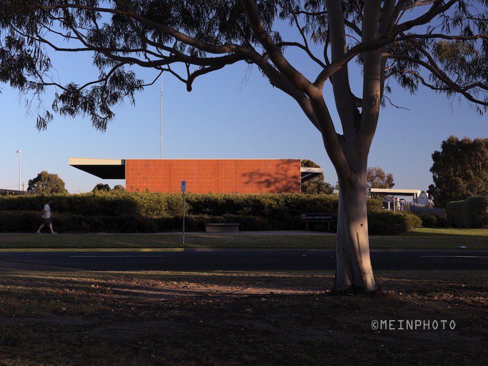 tUG _0101/RURAL/AMBULANCE/BAIRNSDALE_tUGFIELD/TIM/HALL/&/ASSOCIATES