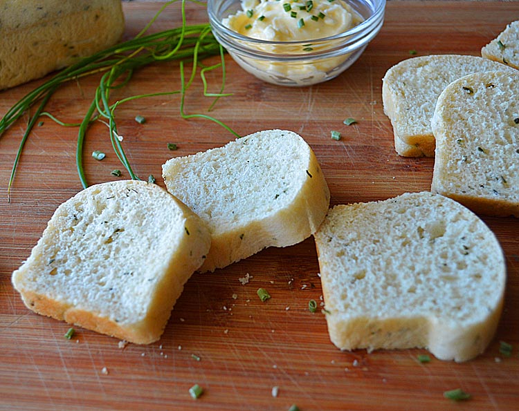 Sour Cream Chive Bread {Vegan} TheVegLife