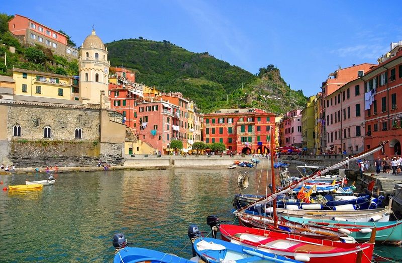 Itinerary to discover the Cinque Terre by Vespa, bike or scooter