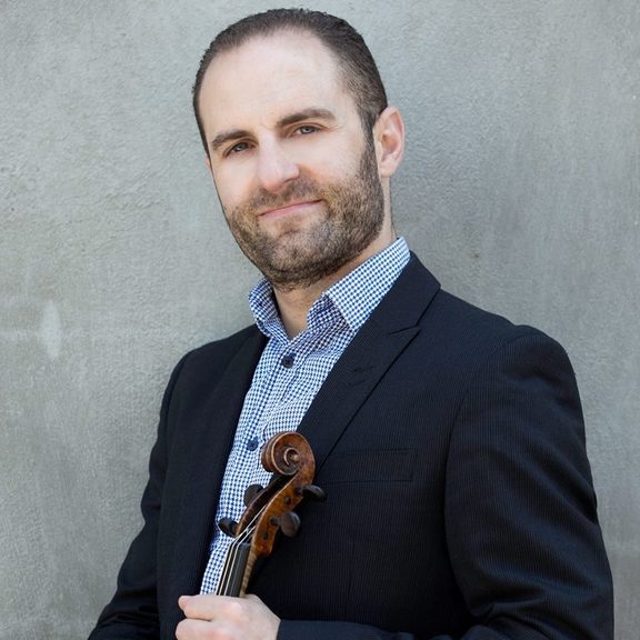 Pedagogue Dr Robin Wilson Discusses the Ideal Age to Begin Learning Violin