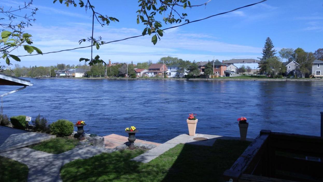 PhotoGallery The Waters Edge Inn