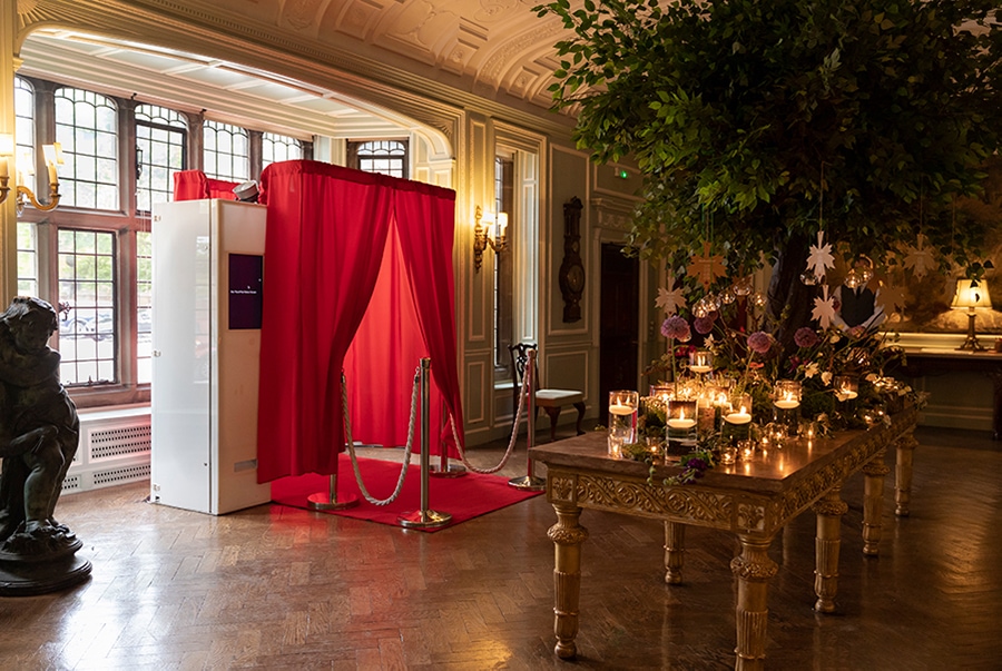 10 Wedding Reception Entertainment Ideas That Are Fun Alternatives to