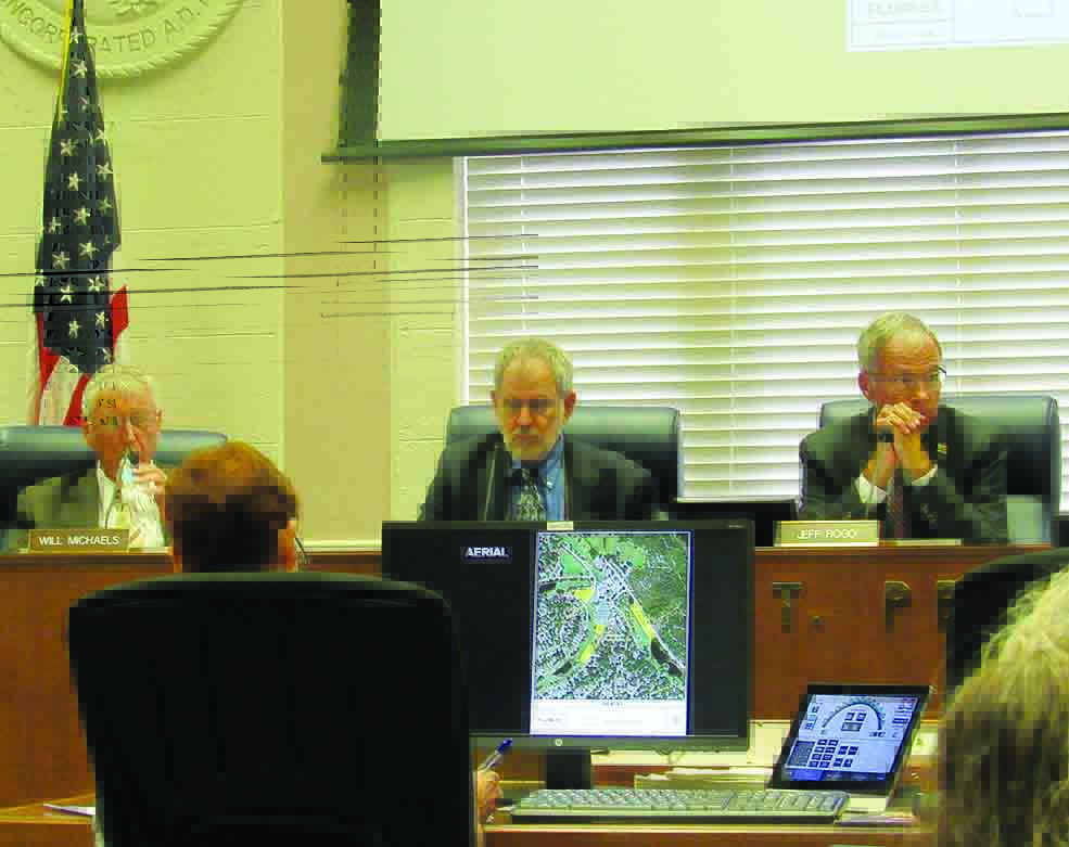 Lakewood Estates residents worry as country club attempts new development