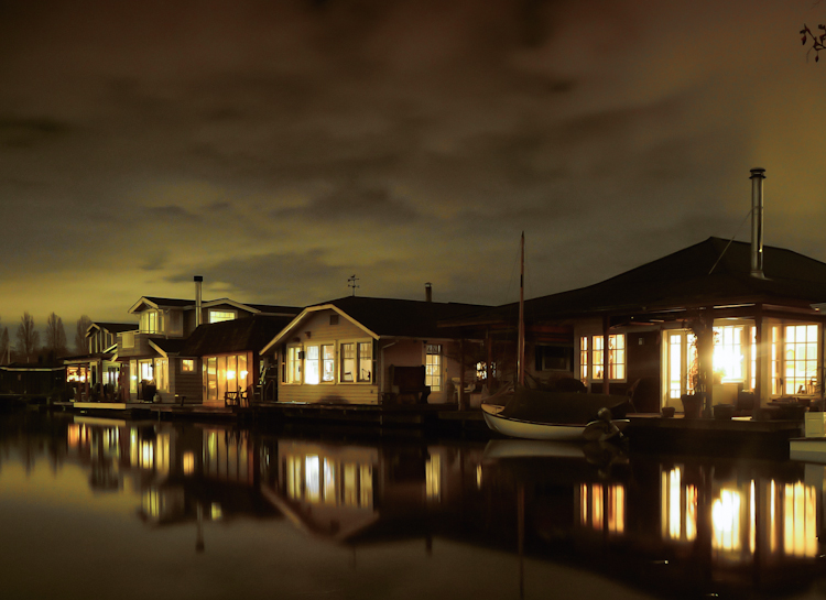 House Boats on Lake Union at Night Seattle Houseboats on Lake Union