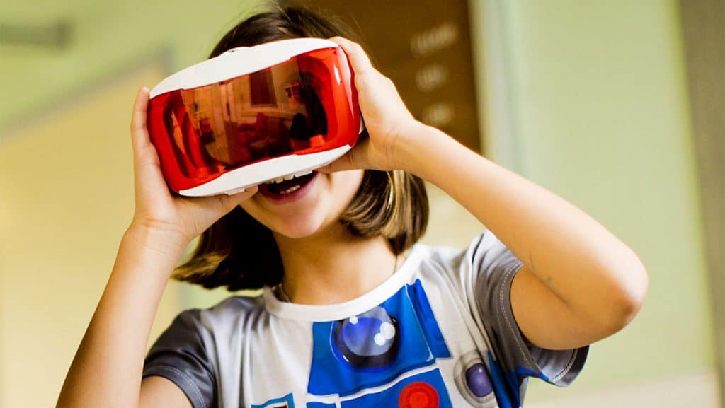 How To Use VR Headset With Android And iPhone (Easy Way!)