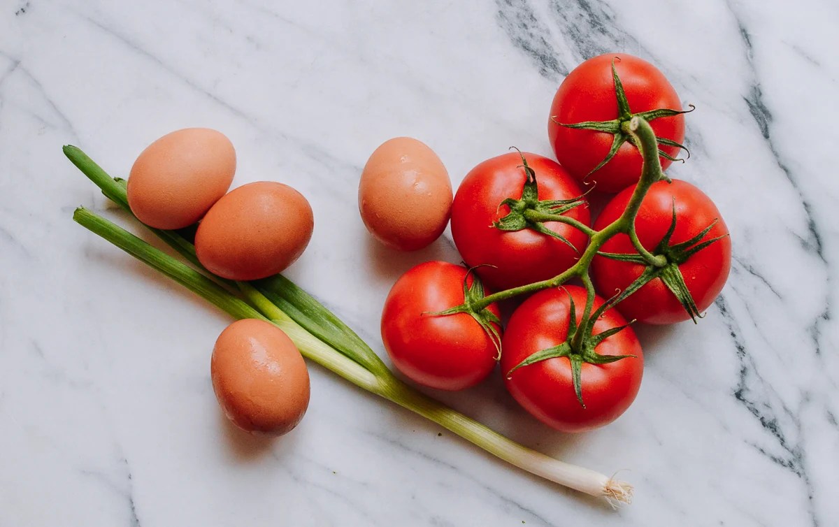 Chinese Tomato Egg Stirfry, 番茄炒鸡蛋 The Woks of Life