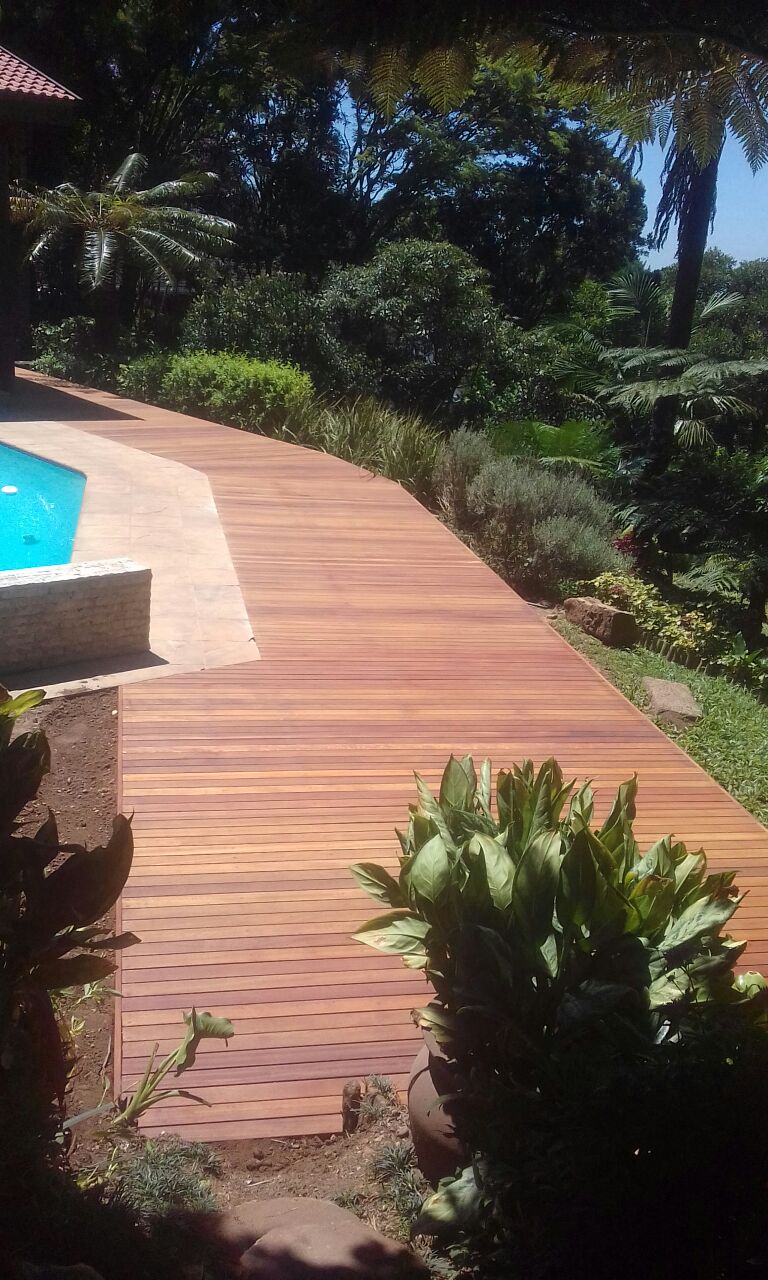 Balau pool deck and walkway Kloof, Durban The Wood Joint