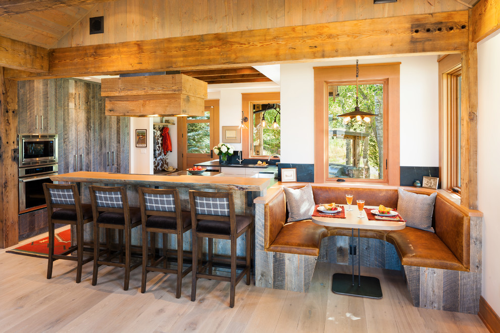 20 Amazing EatIn Kitchen Design Ideas