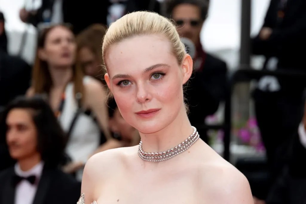 Everything You Need to Know About Elle Fanning Age, Height, Dating(04)