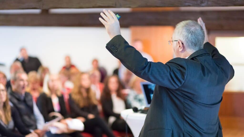 12 Powerful Prayers For Church Leaders Think About Such Things