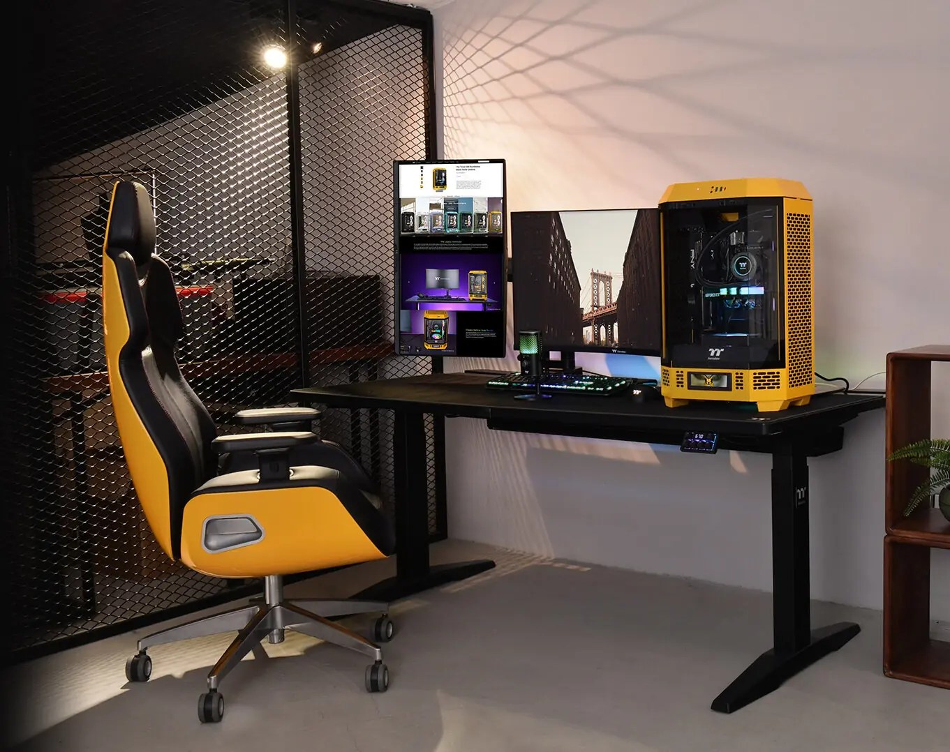 Thermaltake Unveils G700 RGB Gaming Desk