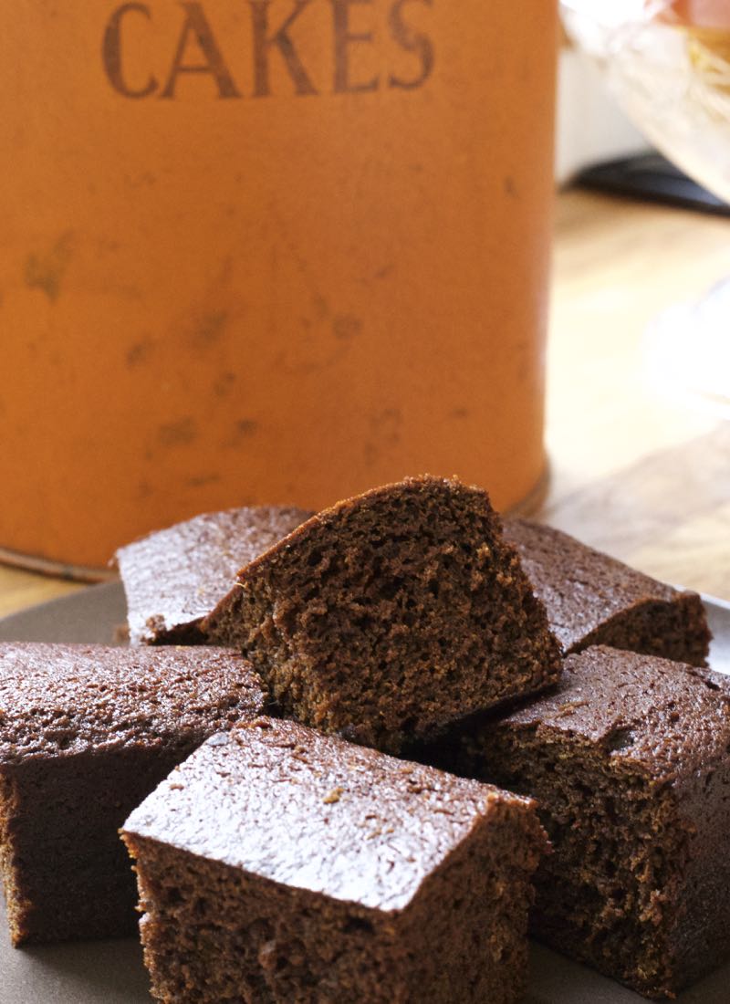 Sticky Ginger Cake Easy and Delicious! thinlyspread.co.uk