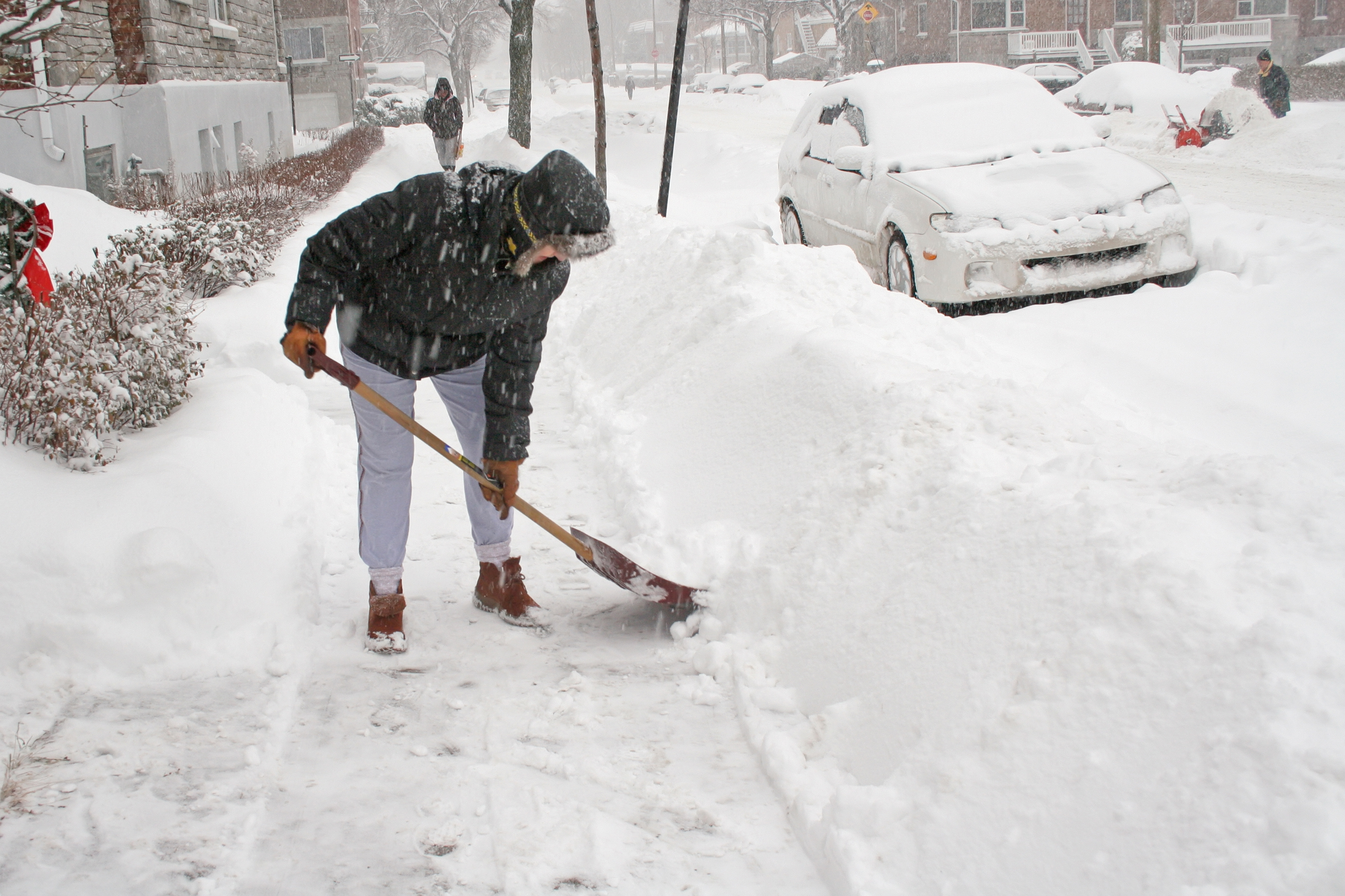 8 Steps To Take To Avoid Injury While Shoveling Third Space Medical