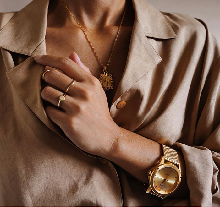 How to Wear Delicate Gold Jewellery This Is Glamorous
