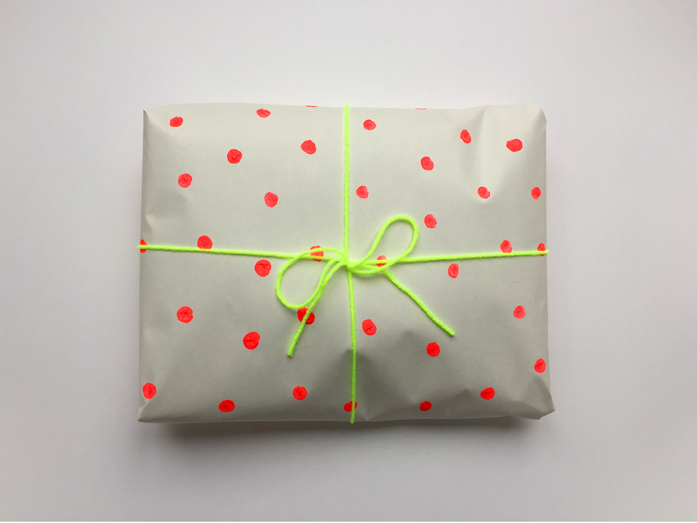 SUPER EASY DIY WRAPPING PAPER LADYLANDLADYLAND