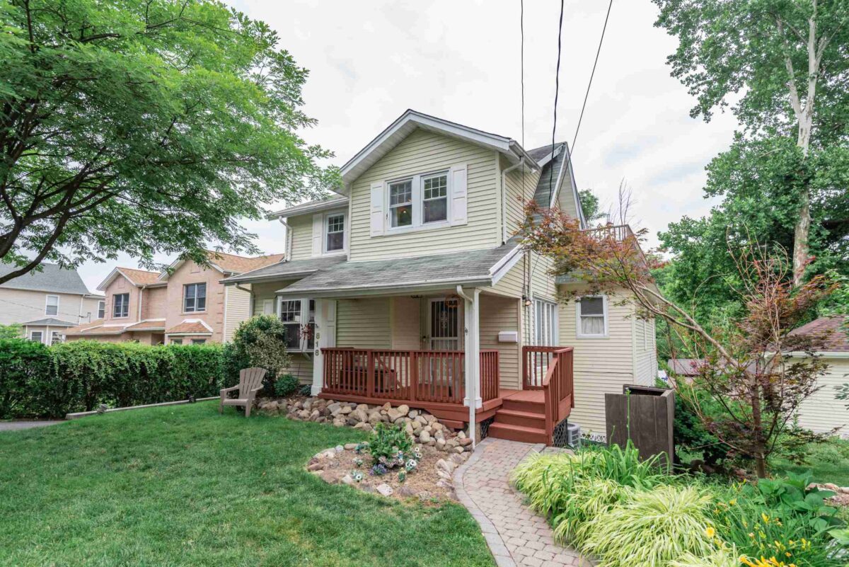 818 Park Ave River Edge, NJ This is River Edge