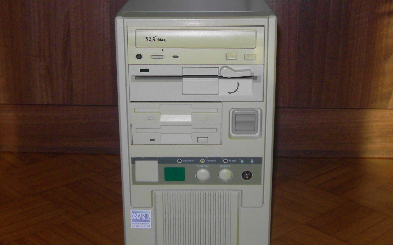 What Makes a Vintage Gaming PC? This Old Tech