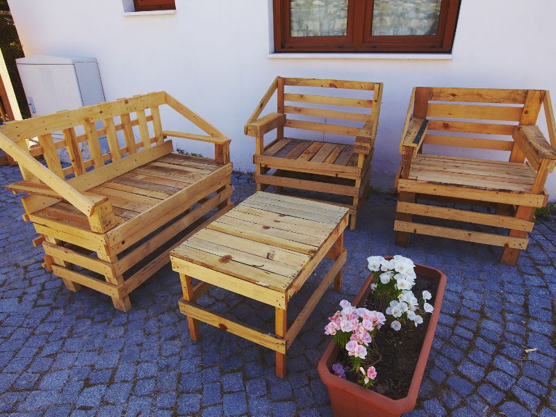 Make Money Flipping Pallets (How to Start A Pallet Business)