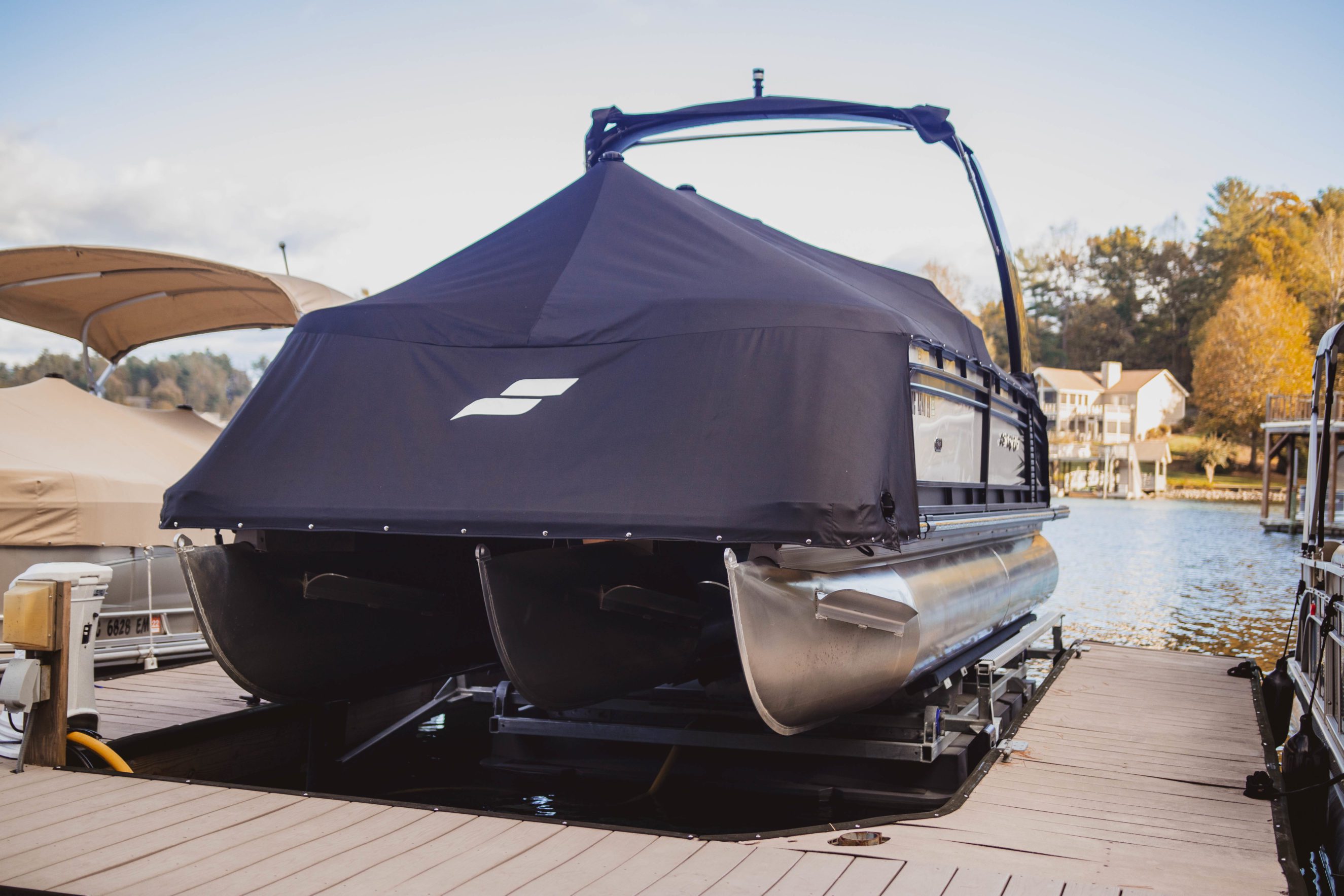 Pontoon/Tritoon Lift Thomas Docks