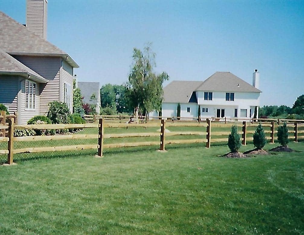 We have 203 homeowner reviews of top rogers fence contractors. Split Rail - Thomas Fence Divi