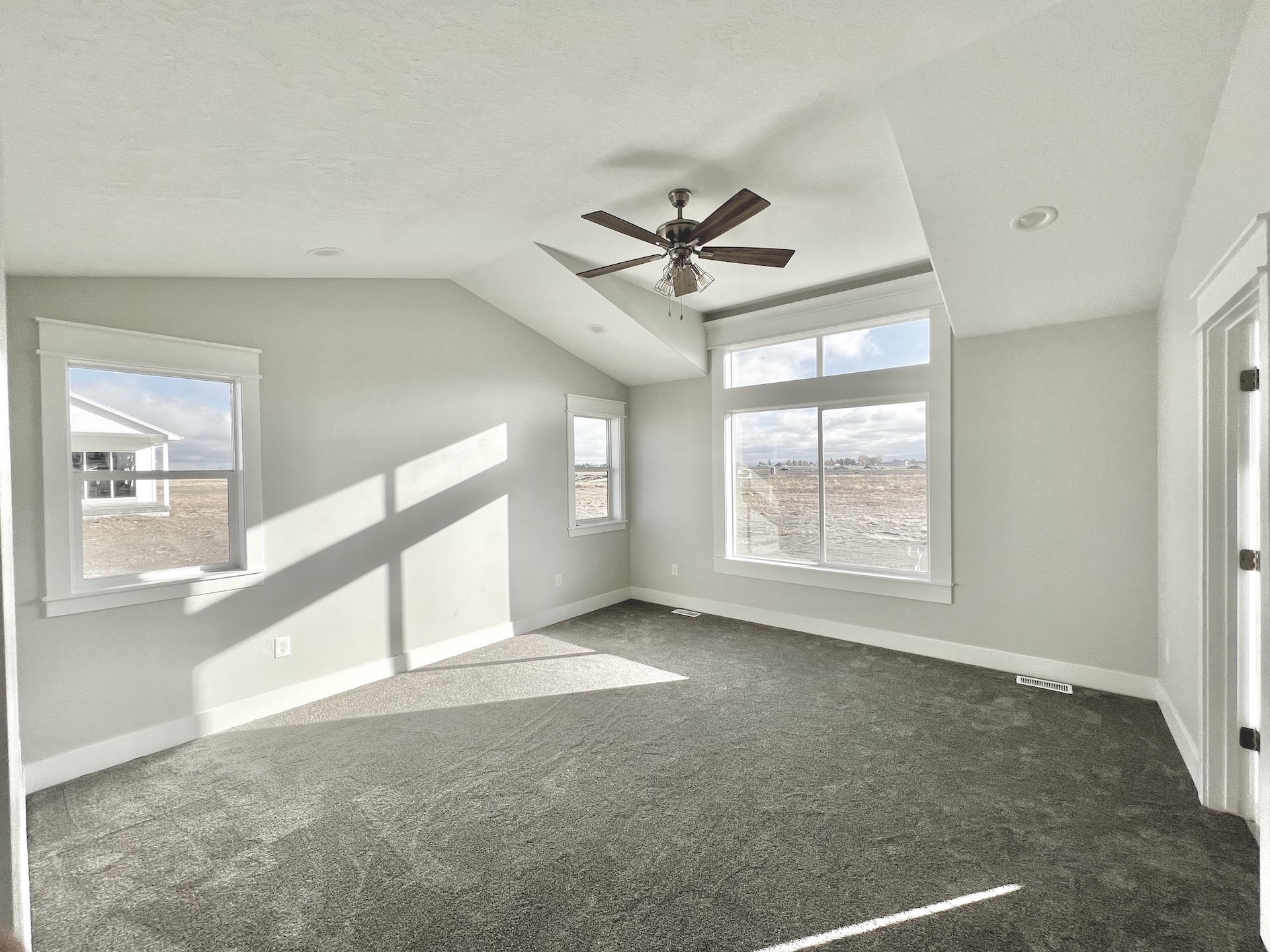 1585 N 820 E • Thomas Nelson Homes