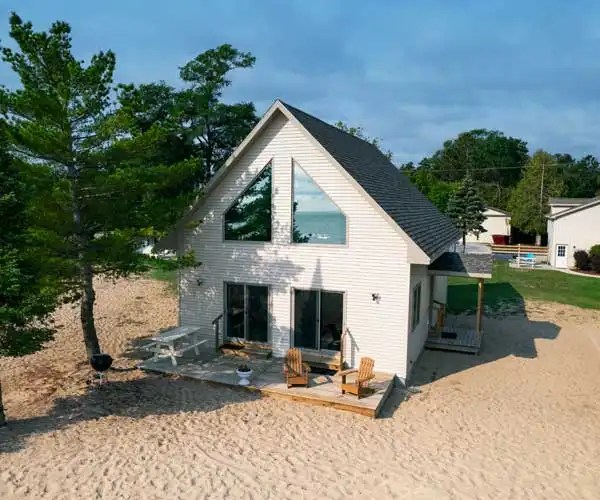 Oscoda Cottages on the Lake Huron Beach Thomas Parkside Cottages