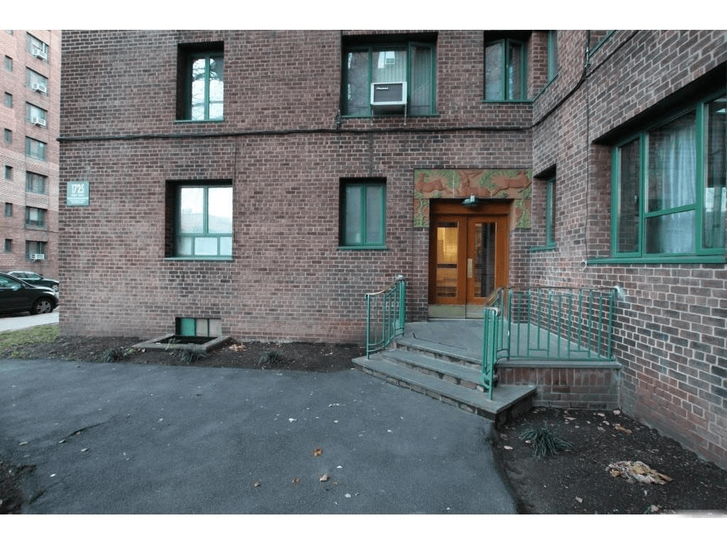 Represented the seller in the short sale of a condominium in the Bronx, New York
