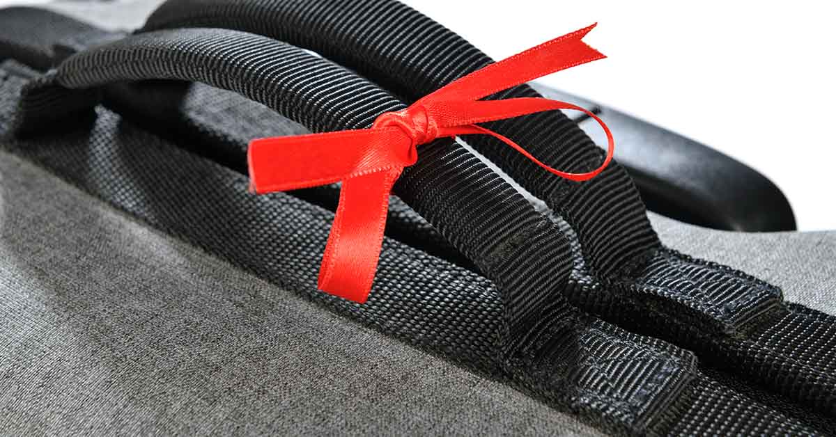 Baggage Handler Advises Against Tying Ribbons On Luggage