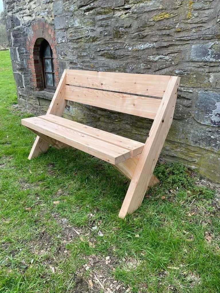 Larch garden bench Three Atop