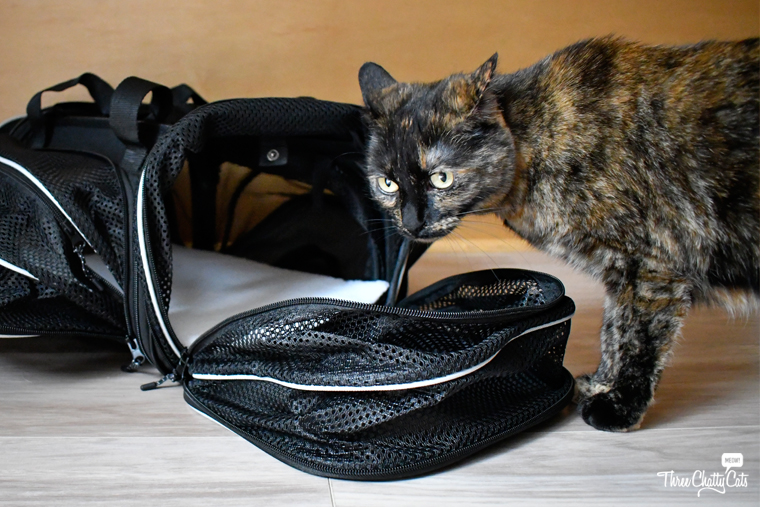 Smiling Paws Pets’ Expandable SoftSided Pet Carrier