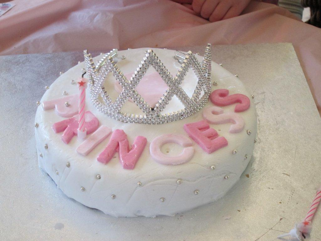 How to make a princess tiara birthday cake in two hours