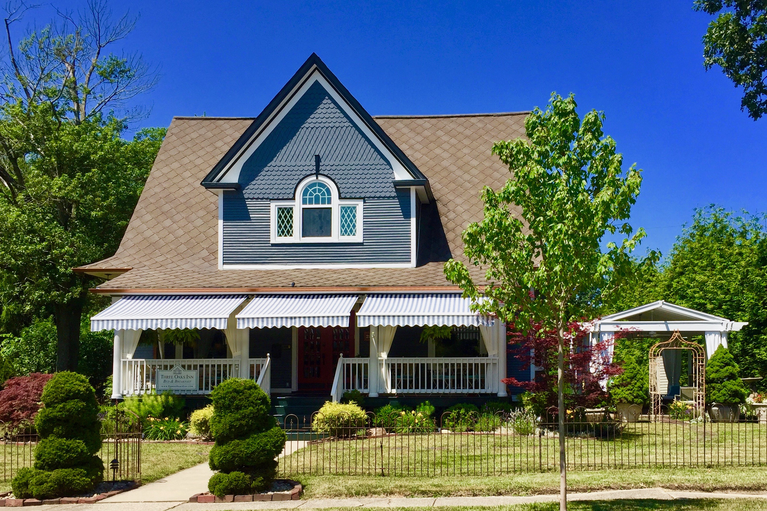 History of Three Oaks Inn Three Oaks Inn